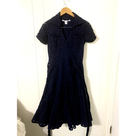 Diane Von Furstenberg Womens Short Sleeve Eyelet Wrap Dress Navy Cotton Size 4 - Picture 2 of 9